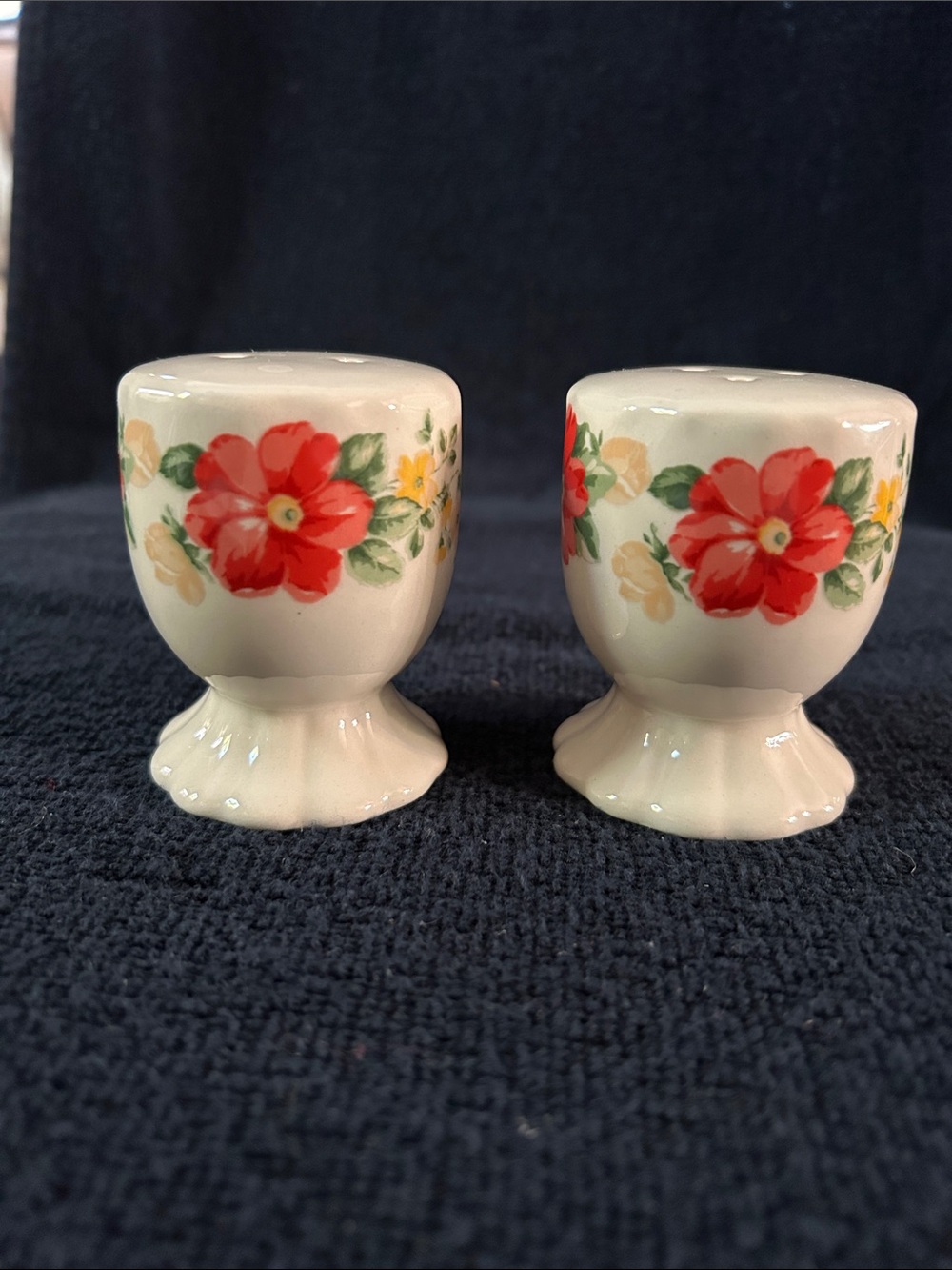 Pioneer Women Stoneware Floral Footed Salt & Pepper Shakers w Ruffled Pedestal
